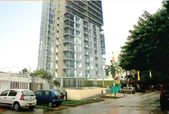 Torre del edificio Viña del Mar vista desde la calle, en Barranquilla.